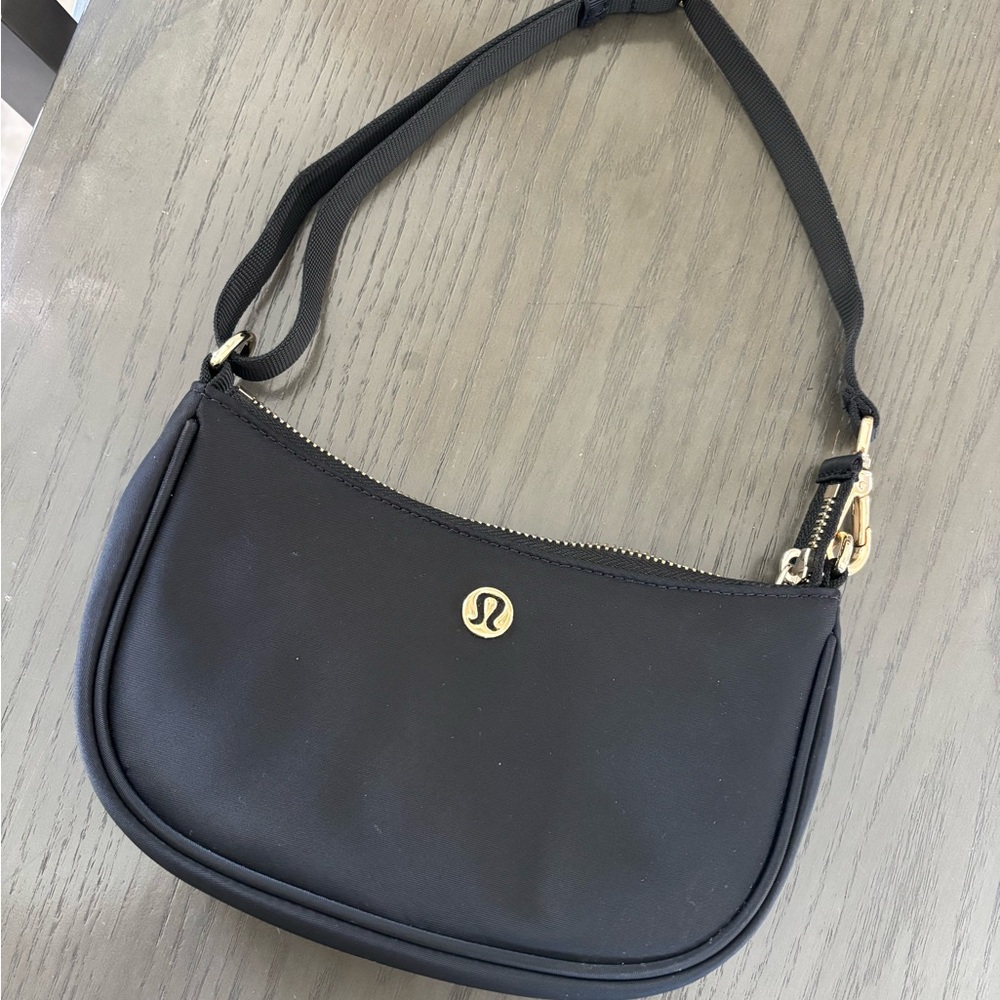 City essentials mini shoulder bag